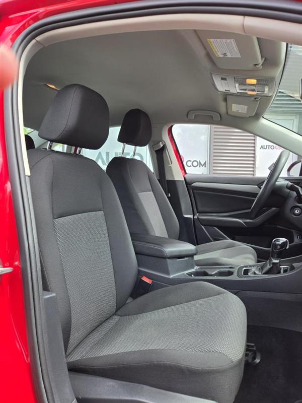 volkswagen Jetta 2019 - 11