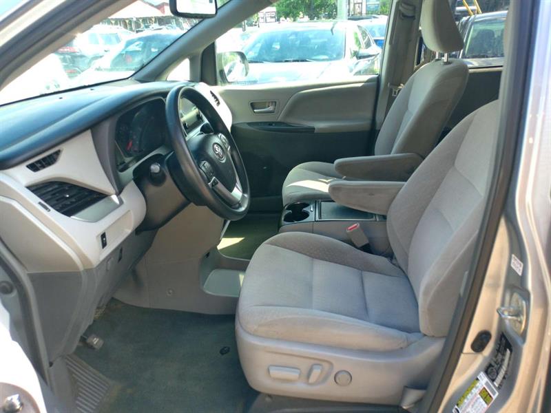 toyota Sienna 2015 - 10