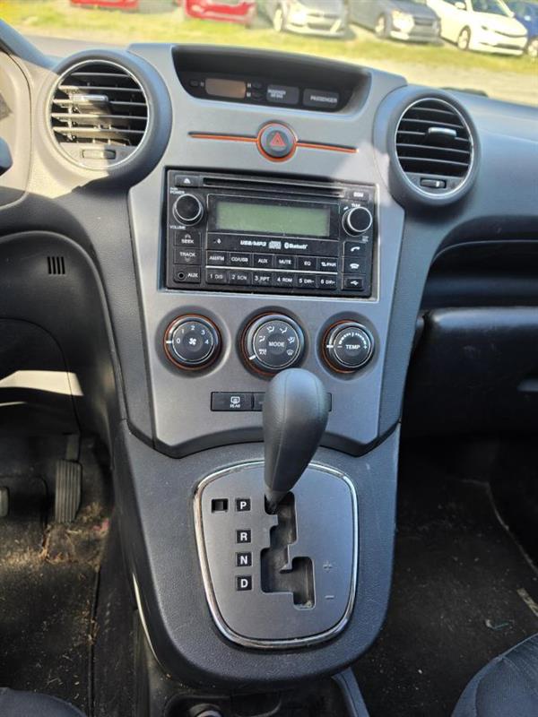 kia Rondo 2012 - 8