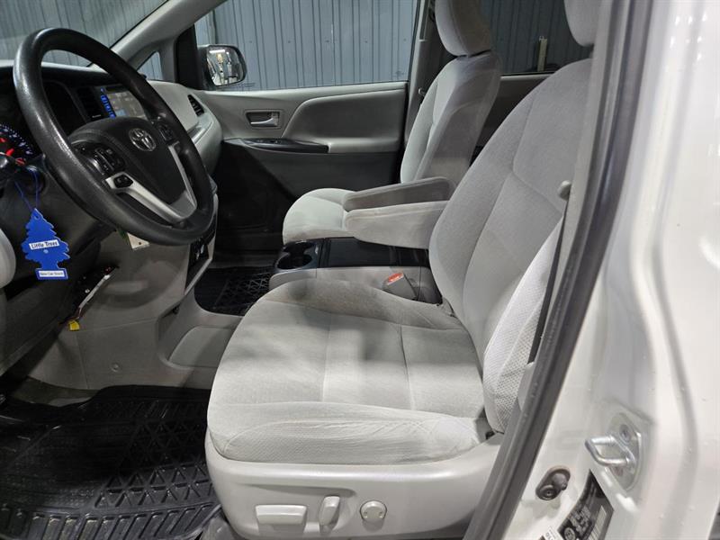 toyota Sienna 2016 - 10