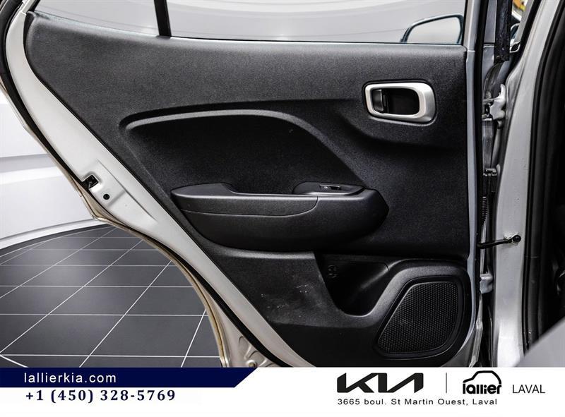 2022 Hyundai Venue - Image 12