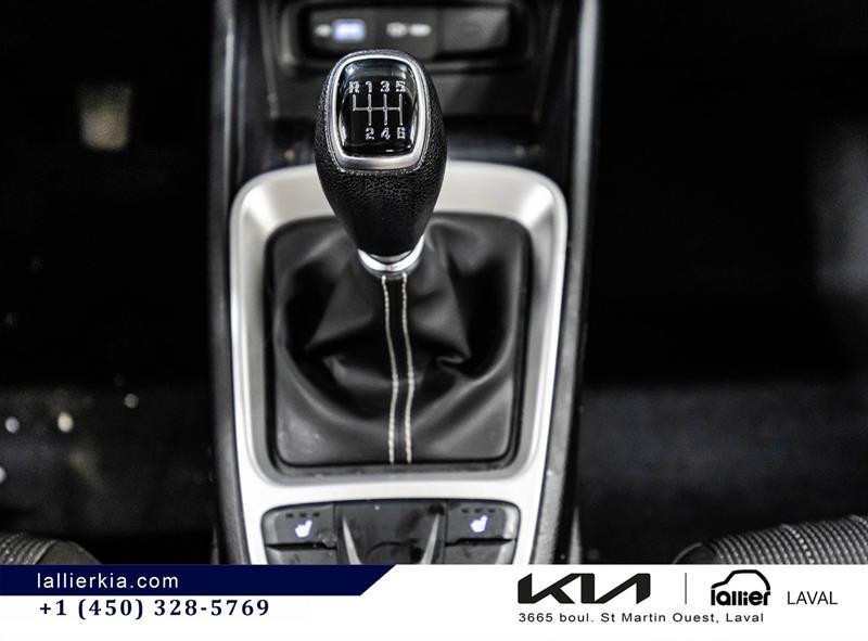 2022 Hyundai Venue - Image 24
