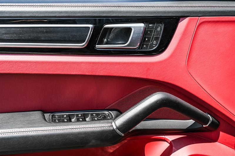 2022 Porsche Cayenne - Image 14
