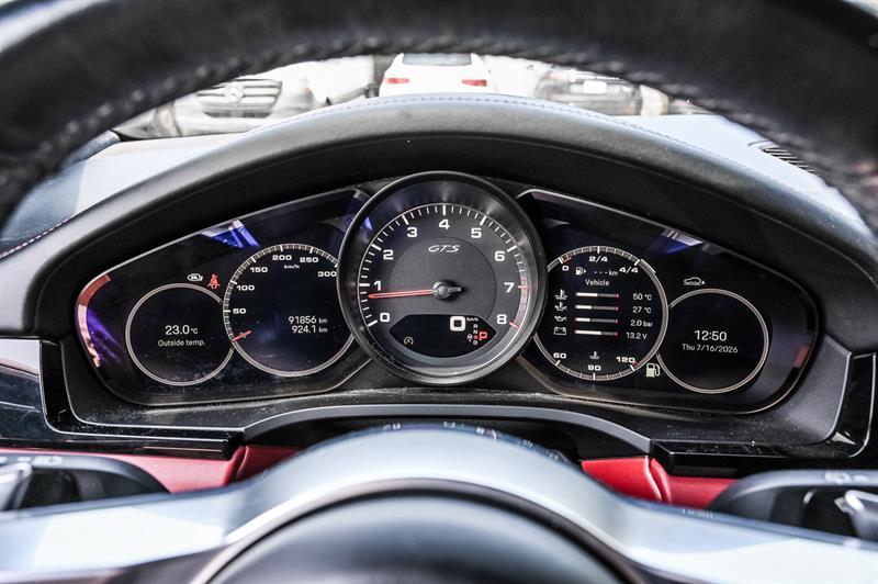 2022 Porsche Cayenne - Image 18