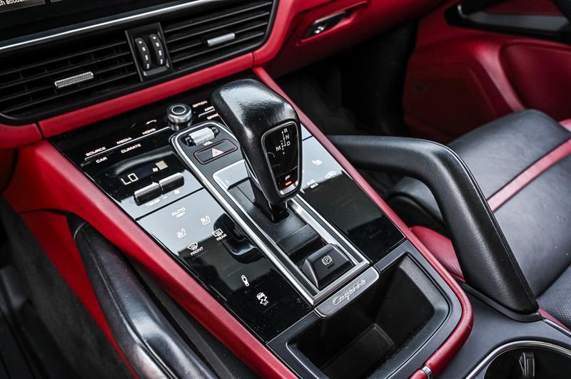 2022 Porsche Cayenne - Image 19