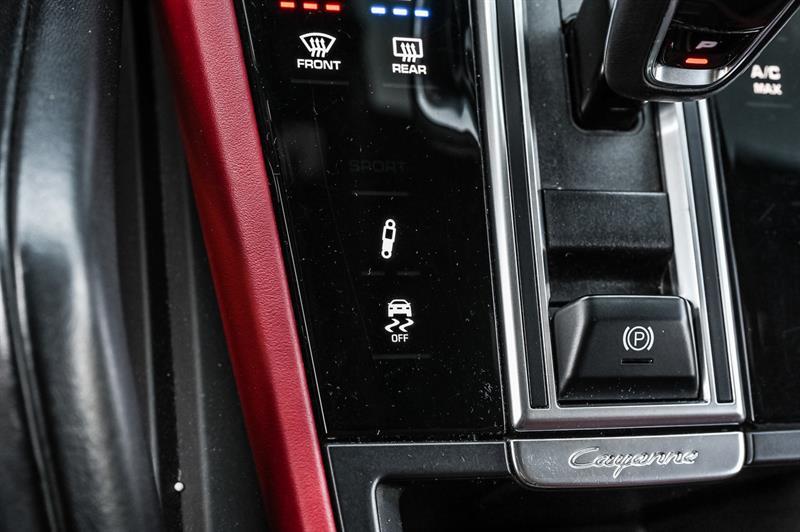 2022 Porsche Cayenne - Image 21
