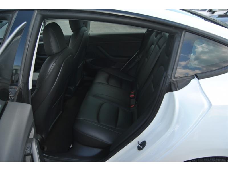 2022 Tesla Model 3 - Image 10
