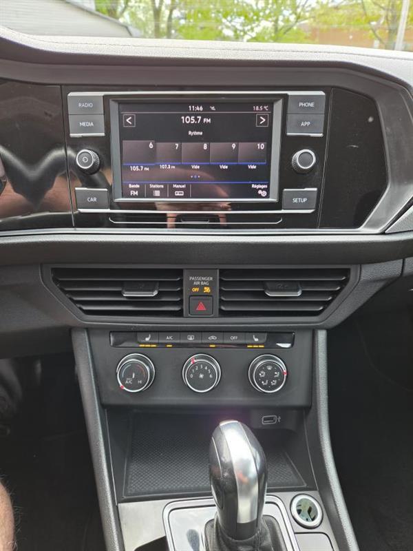 2019 Volkswagen Jetta - Image 20