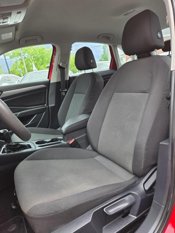 volkswagen Jetta 2019 - 15
