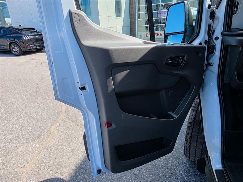 ford E-Transit-350 2023 - 11