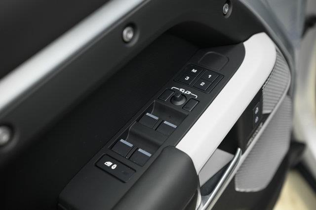 land rover Defender 2024 - 10