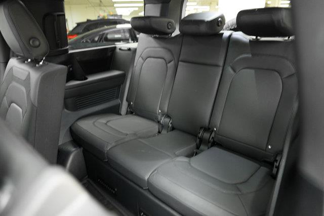 land rover Defender 2024 - 26