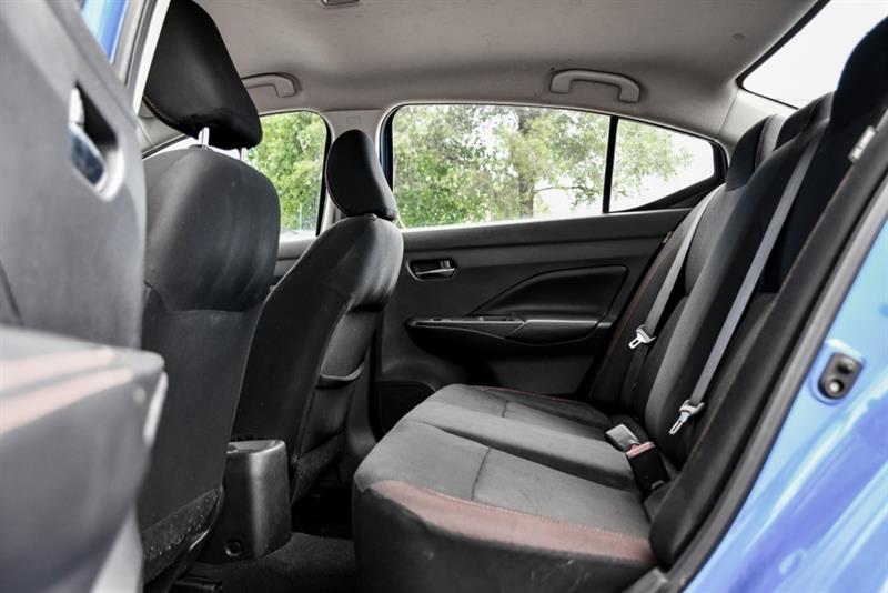 nissan Versa 2021 - 12