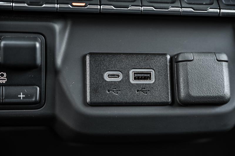chevrolet Silverado 1500 2024 - 28