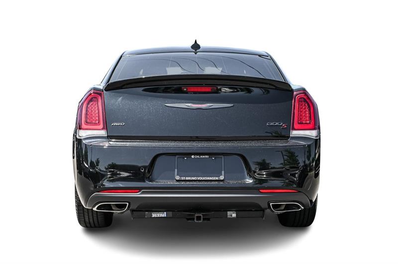 chrysler 300 2022 - 8