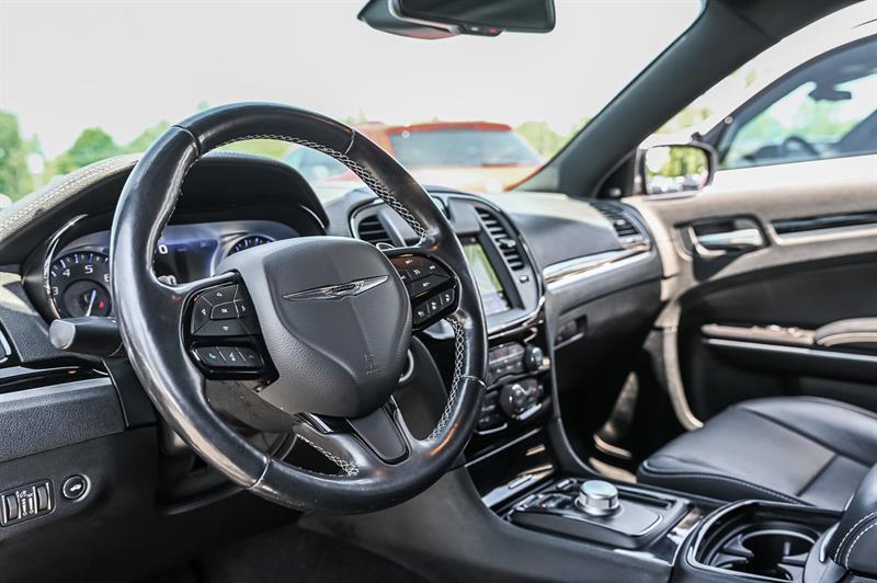 chrysler 300 2022 - 15