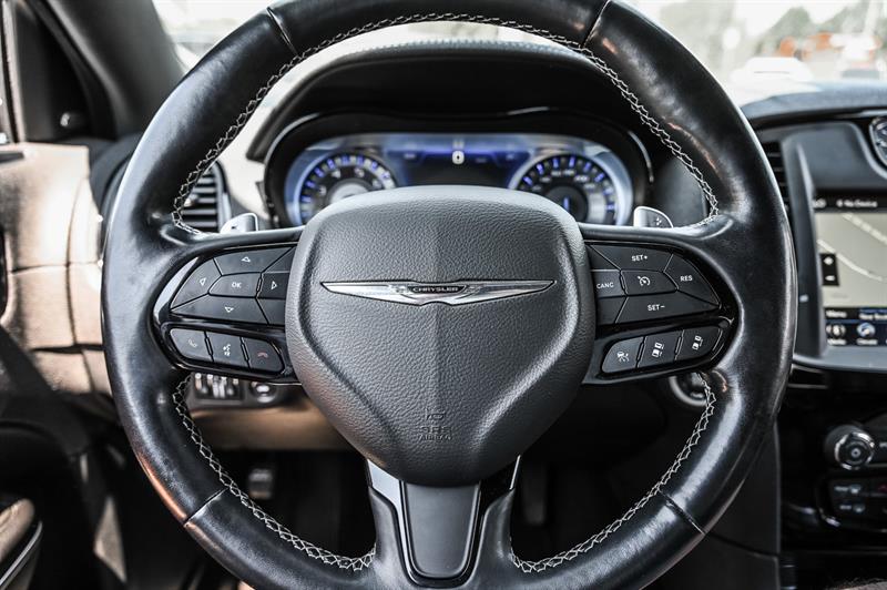 chrysler 300 2022 - 17
