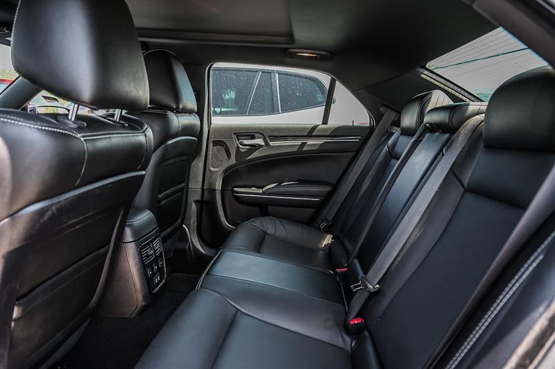 chrysler 300 2022 - 25