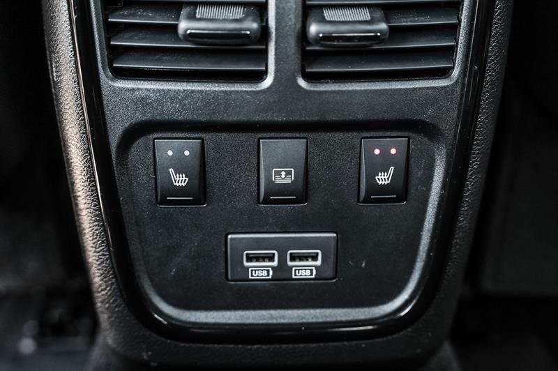 chrysler 300 2022 - 26