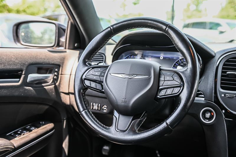 chrysler 300 2022 - 28
