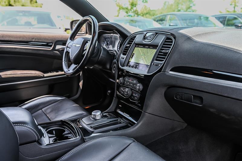 chrysler 300 2022 - 30