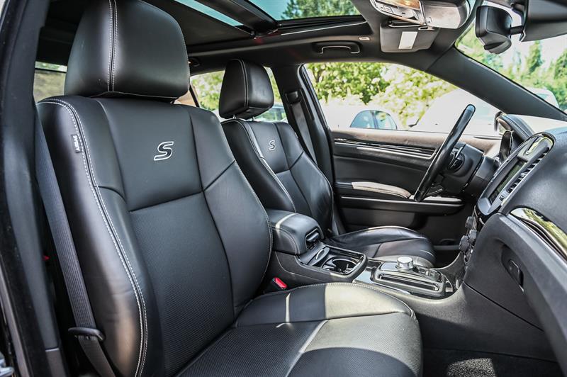 chrysler 300 2022 - 31