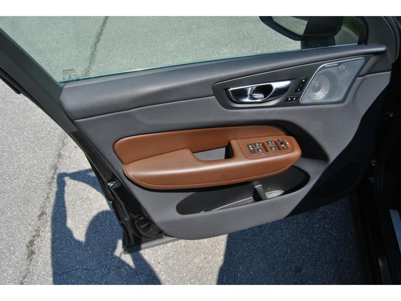 2023 Volvo XC60 - Image 12