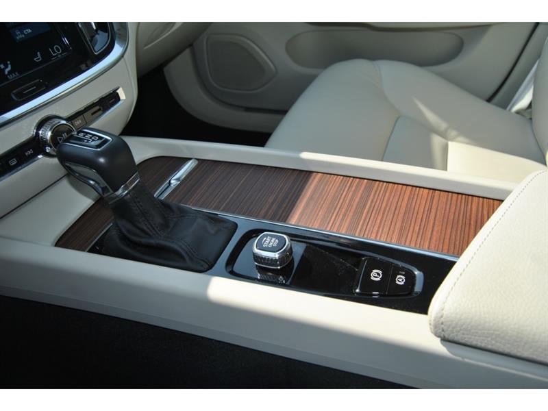 2022 Volvo V60 - Image 23