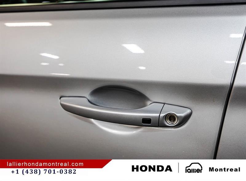 2017 Hyundai Elantra - Image 11