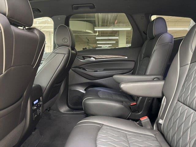 buick Enclave 2023 - 13