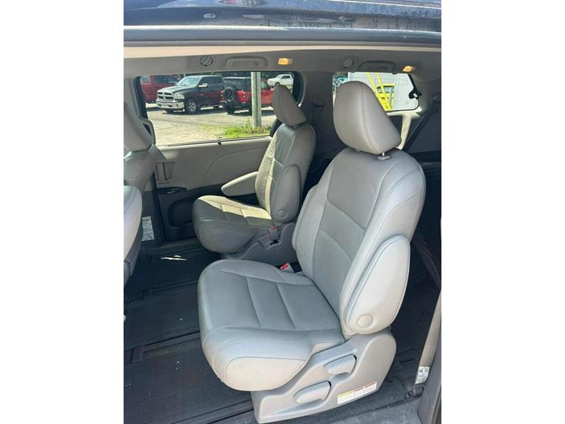 toyota Sienna 2017 - 6