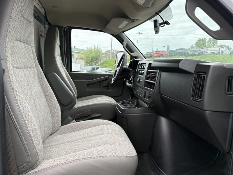gmc Savana 2026 - 14