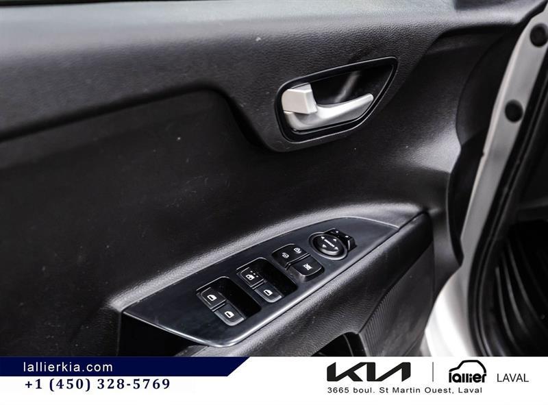 2020 Kia Rio - Image 11