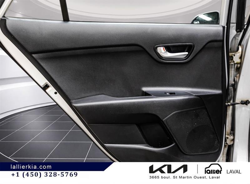 2020 Kia Rio - Image 12