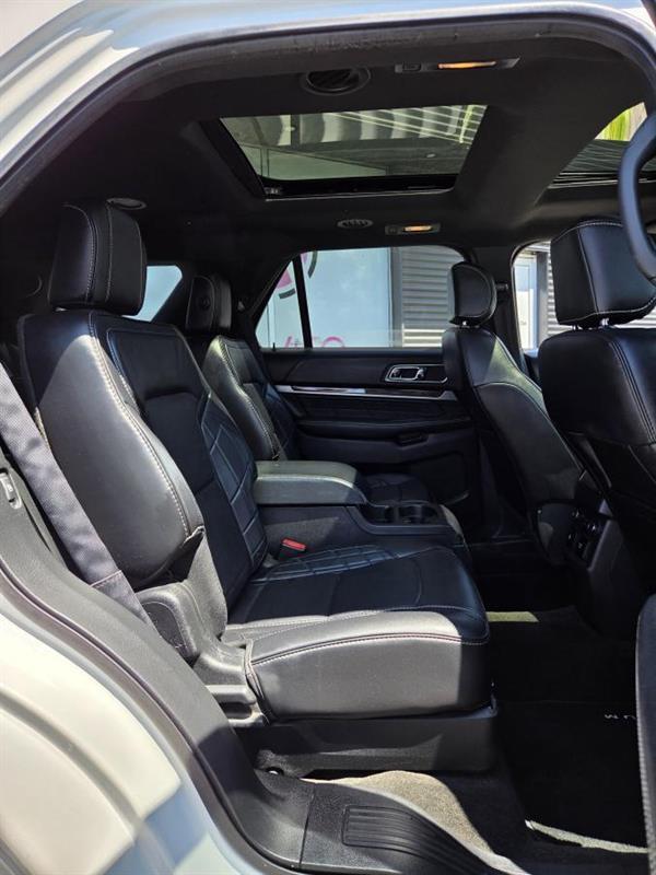 2017 Ford Explorer - Image 12