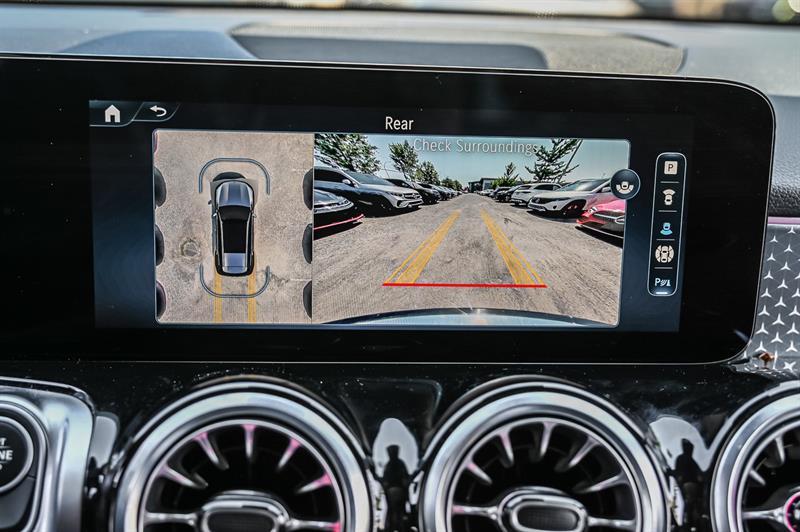2025 Mercedes-Benz GLB - Image 15