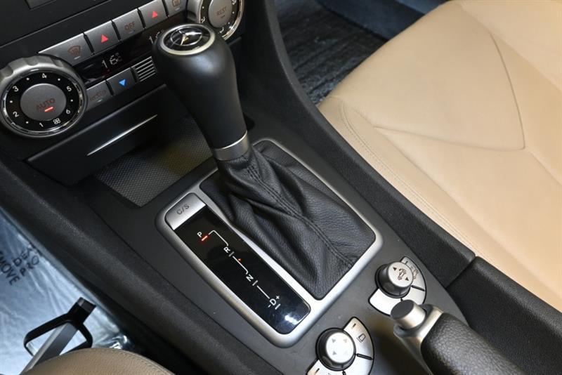 2005 Mercedes-Benz SLK - Image 26