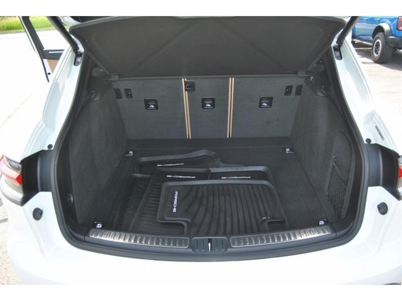 2024 Porsche Macan - Image 11
