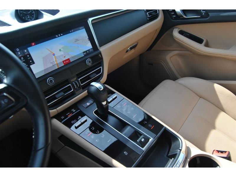 2024 Porsche Macan - Image 16