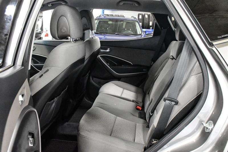 2015 Hyundai Santa Fe - Image 13