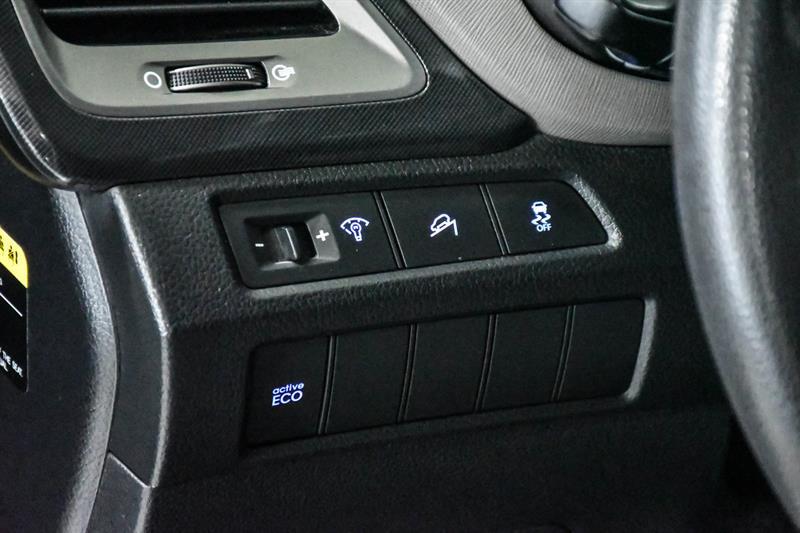 2015 Hyundai Santa Fe - Image 18
