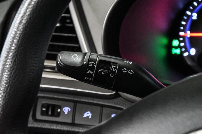 2015 Hyundai Santa Fe - Image 19