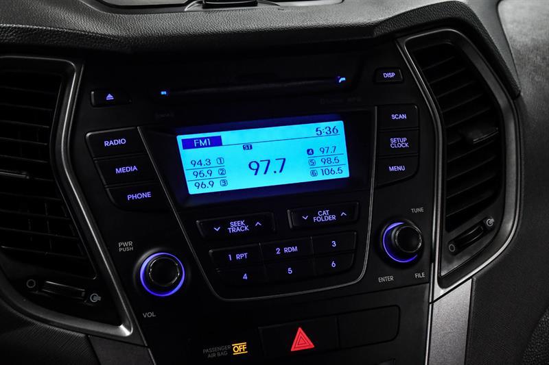 2015 Hyundai Santa Fe - Image 25