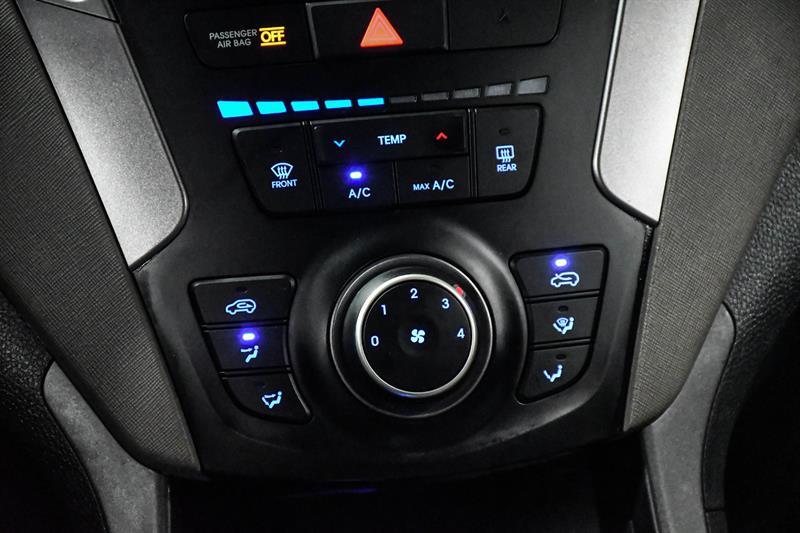 2015 Hyundai Santa Fe - Image 26