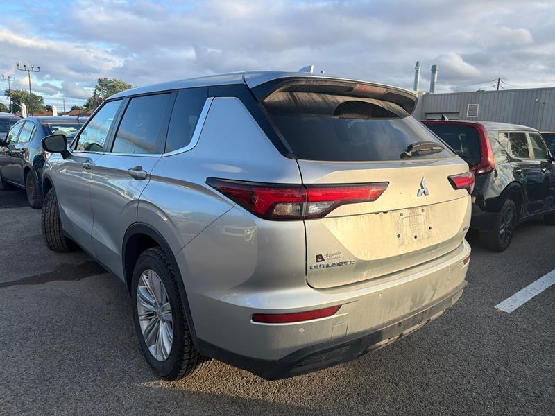 2024 Mitsubishi Outlander - Image 2
