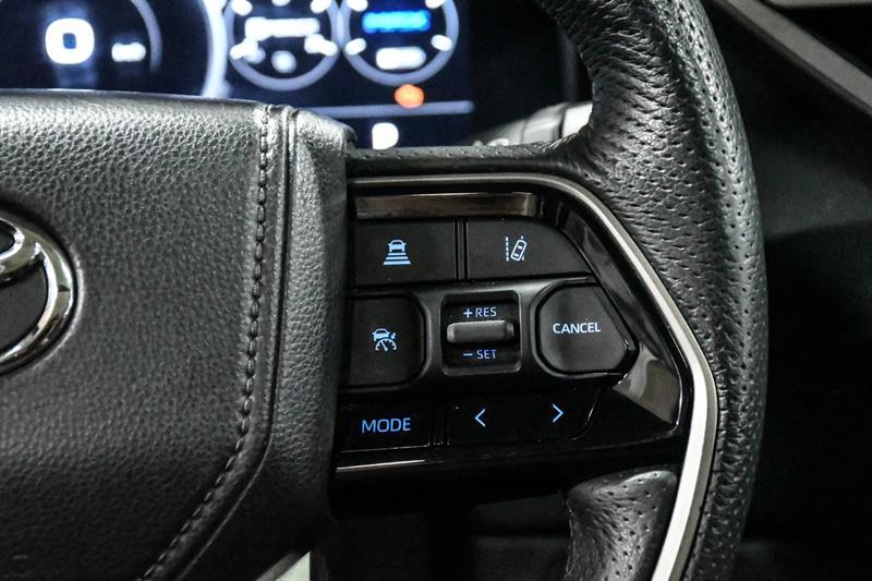 2023 Toyota Sequoia - Image 29
