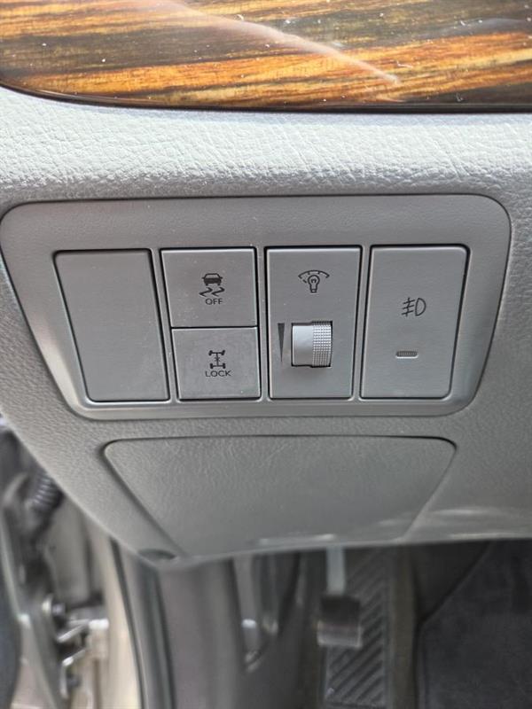 2011 Hyundai Santa Fe - Image 18
