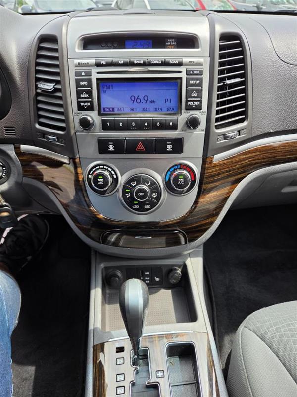 2011 Hyundai Santa Fe - Image 22