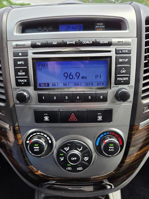 2011 Hyundai Santa Fe - Image 23