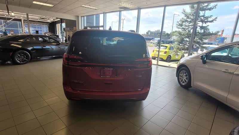2027 Chrysler Pacifica - Image 5